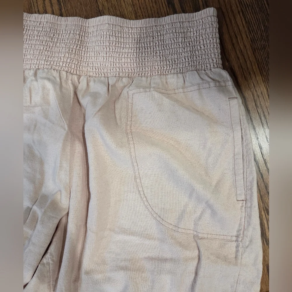 Anthropologie Light Blush Pink Smocked Waist Capris - Picture 2 of 4